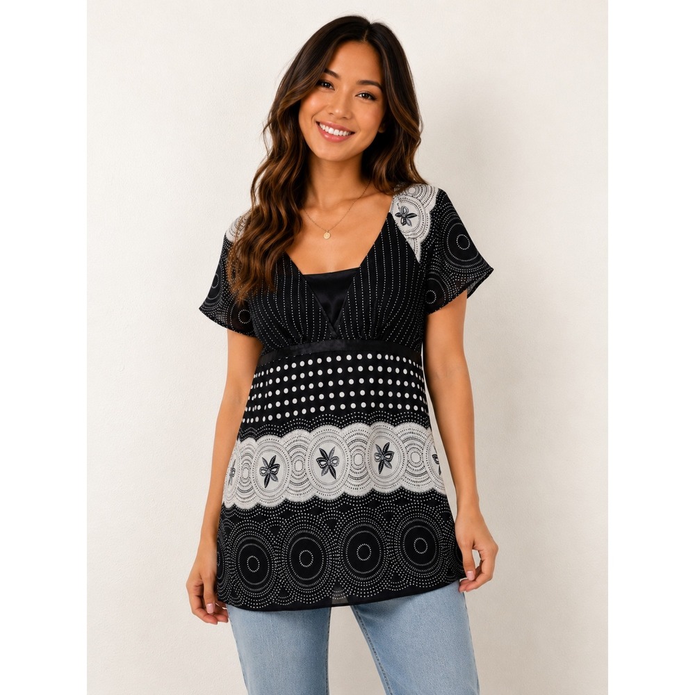Bay Studio Black & White Geometric Career Blouse Empire Waist Tie Flutter Size M